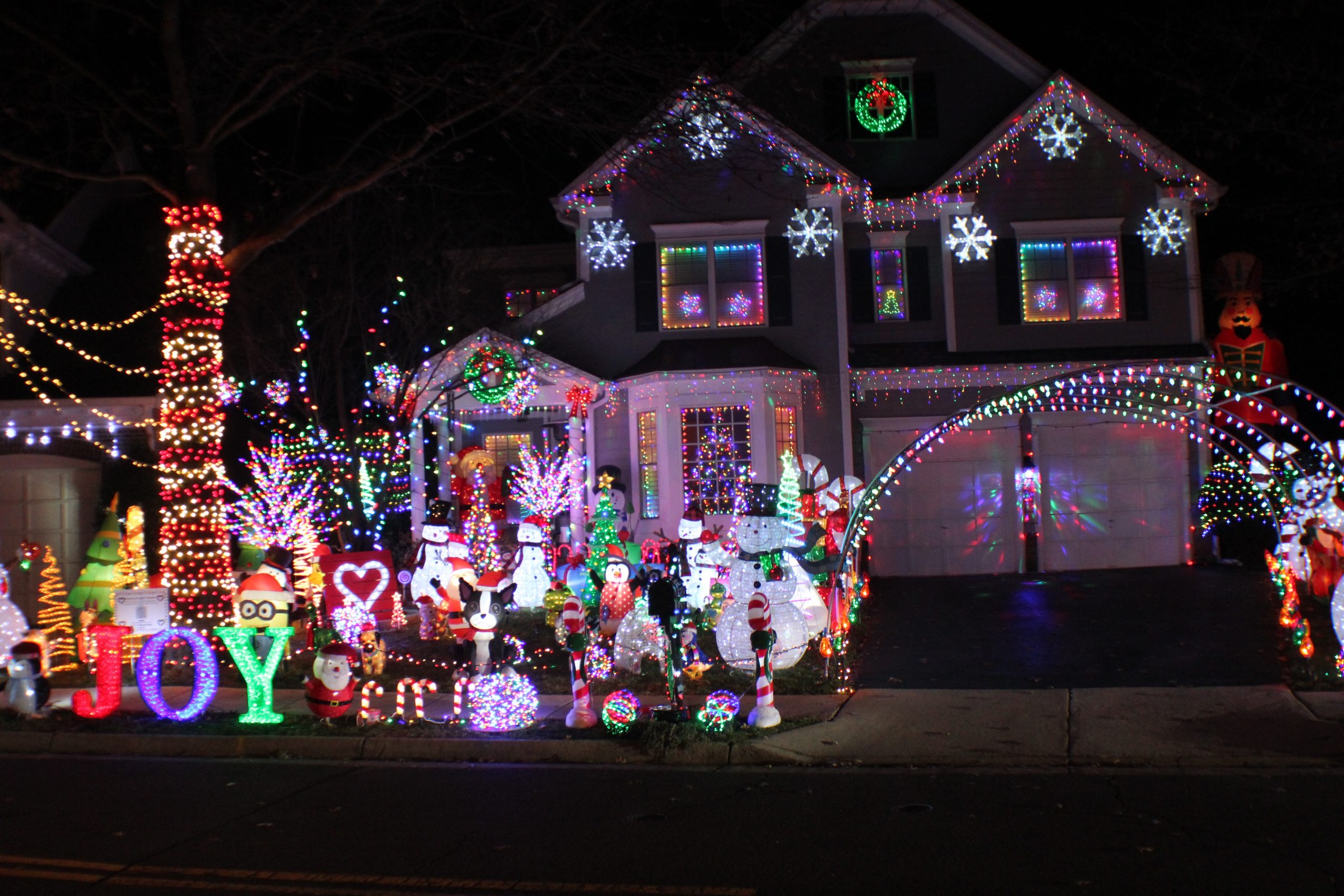Bright Ideas for a Safe and Dazzling Holiday Season: A Guide to Christmas Lighting